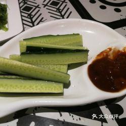 娱乐吃瓜酱有人在吃烧烤,吃瓜群众围观美食狂欢